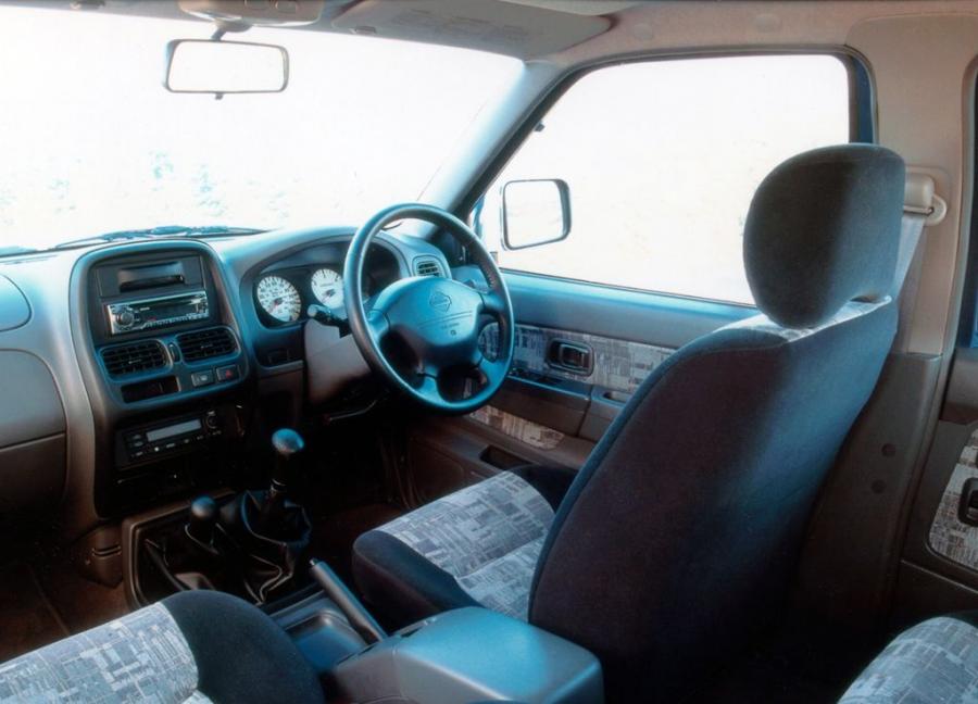  Nissan Navara Pickup Crew Cab 1997 года  (UK) (фото 3 из 5)